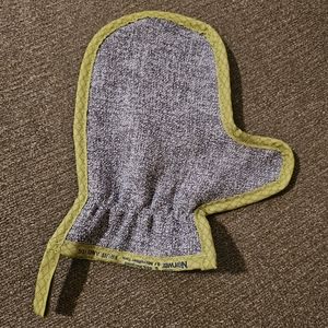 NWOT Norwex Fruit and Veggie Scrub Mitt